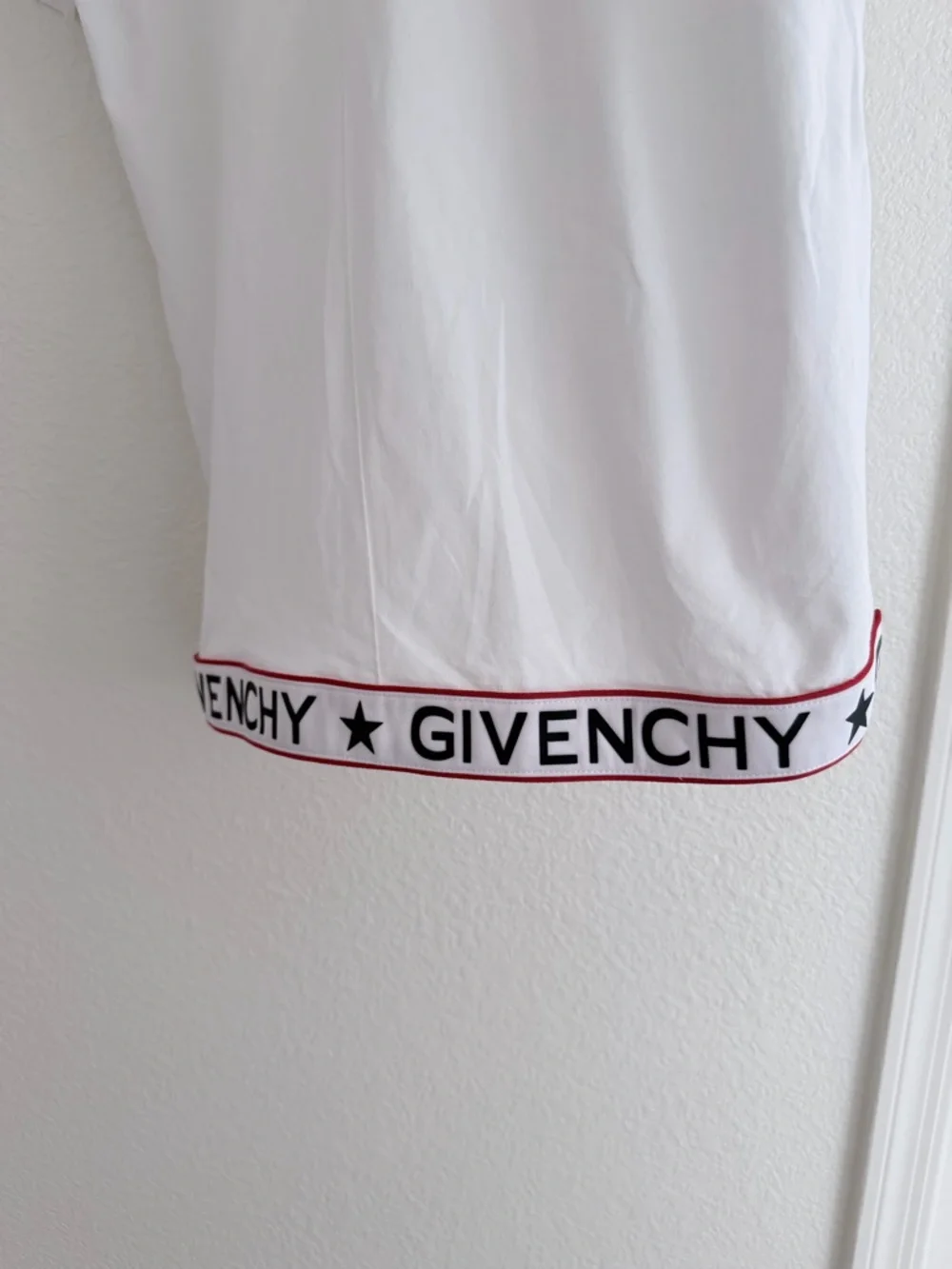 Givenchy White Short Sleeve Crew T-Shirt with Subtle Hem Detail - Picture 4 of 5